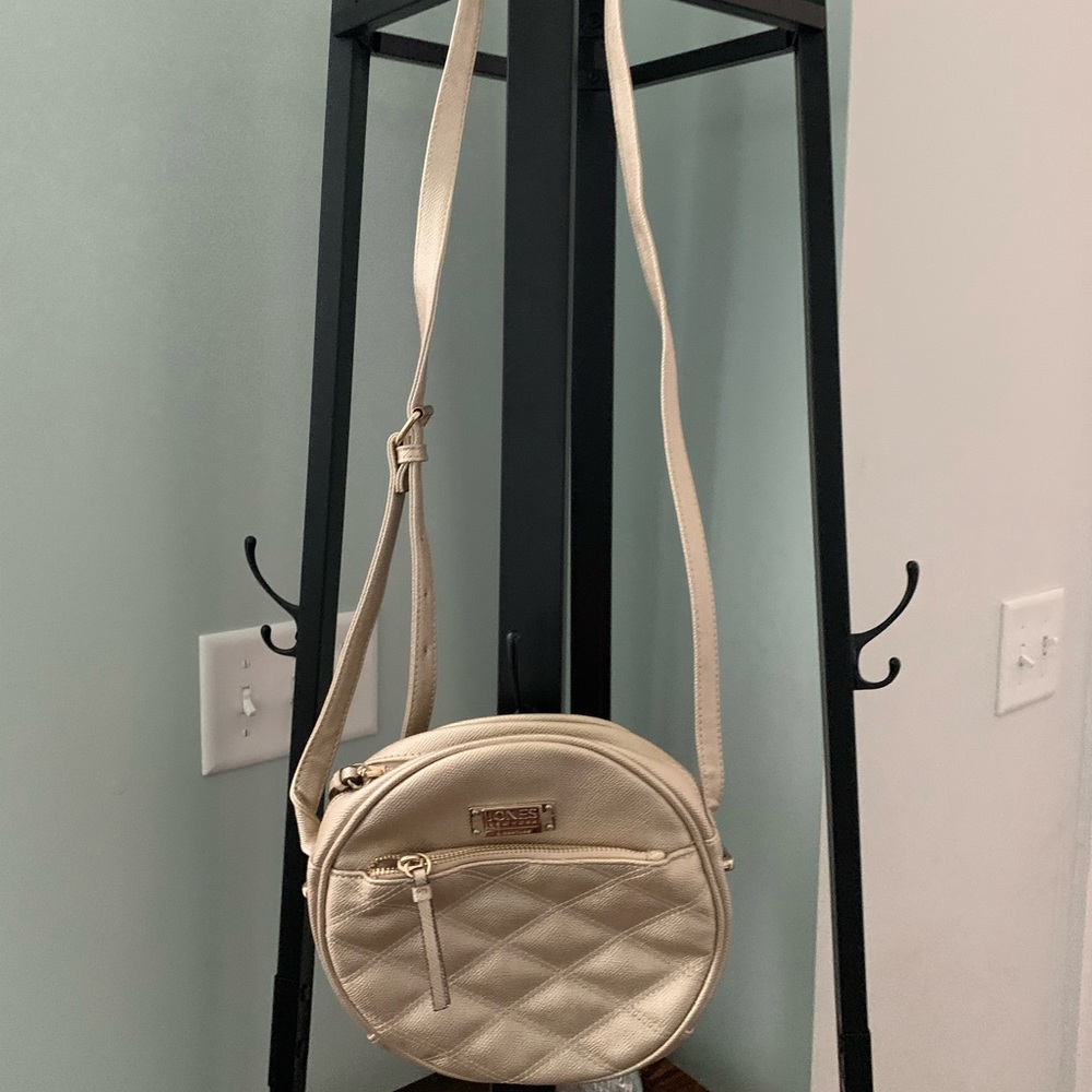 Crossbody purse.